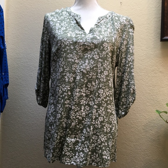 Gorgeous green top - Picture 2 of 6